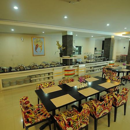 Hotel Swarna Dwipa 巨港 外观 照片