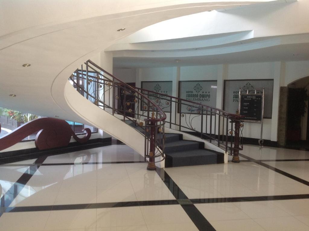 Hotel Swarna Dwipa 巨港 外观 照片