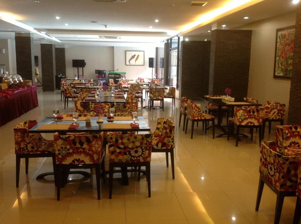 Hotel Swarna Dwipa 巨港 外观 照片
