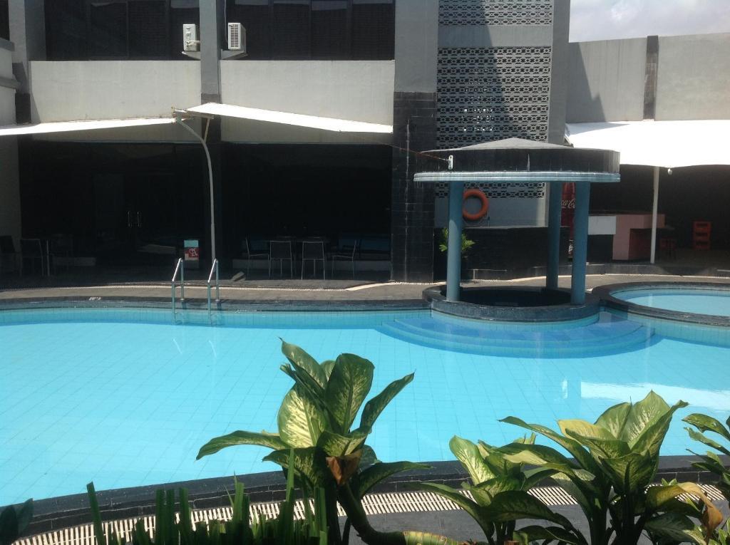 Hotel Swarna Dwipa 巨港 外观 照片