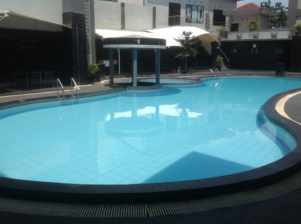 Hotel Swarna Dwipa 巨港 外观 照片