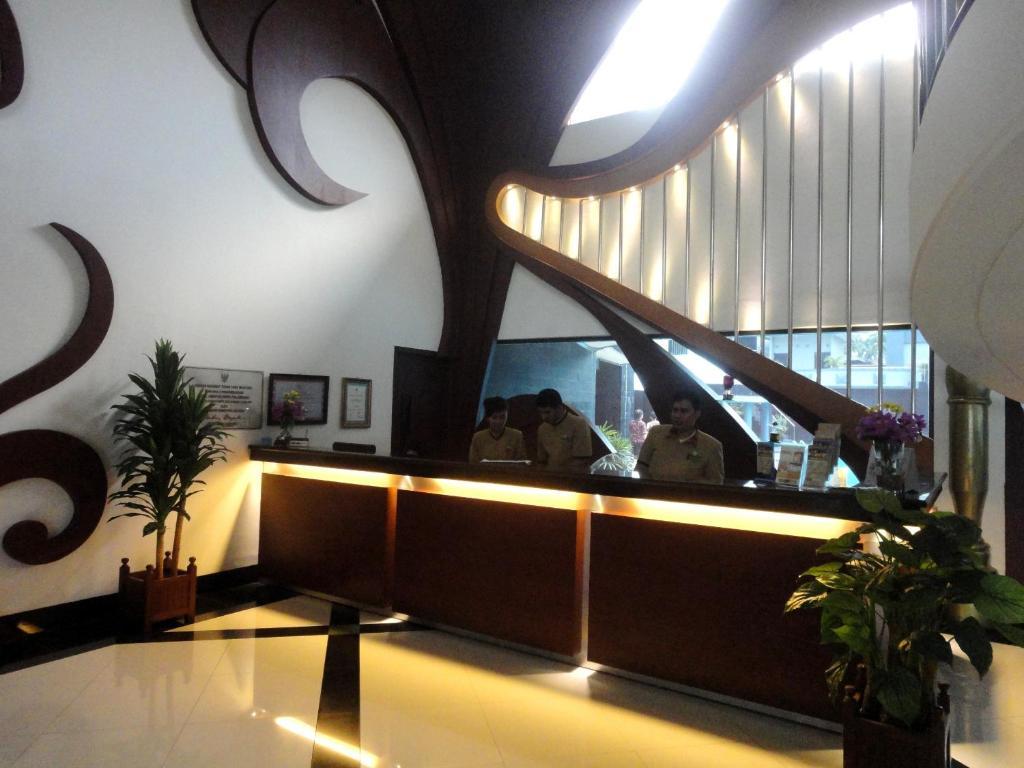 Hotel Swarna Dwipa 巨港 外观 照片